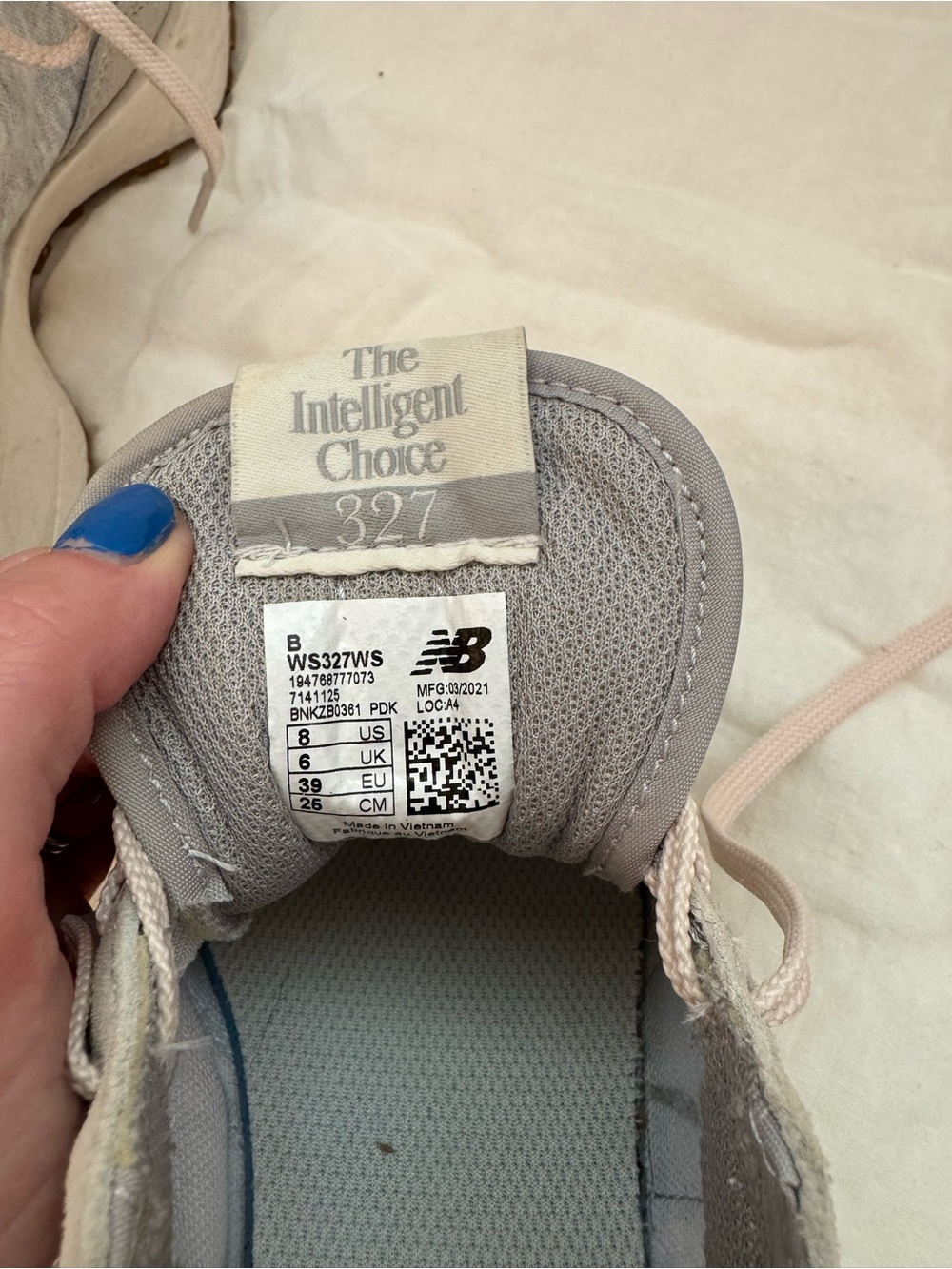 New Balance 327 Sneakers in Light Gray and Pale Pink - Picture 8 of 9